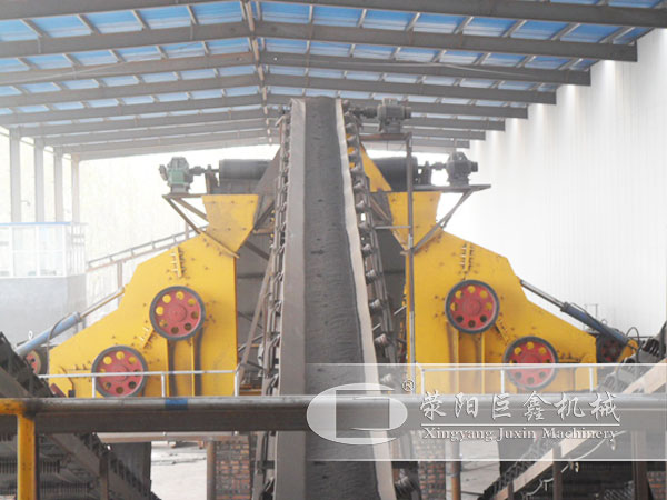 雙轉(zhuǎn)子破碎機(jī)客戶現(xiàn)場(chǎng)